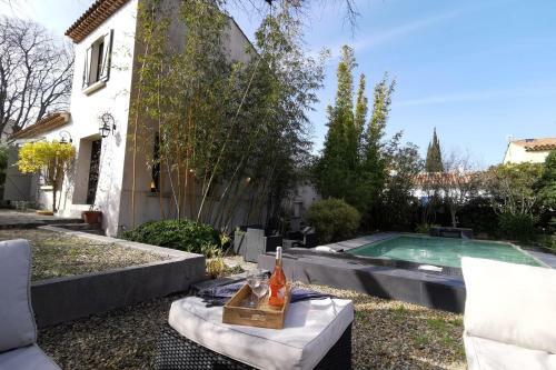 Villa Bagatelle Carqueiranne With Its Pool