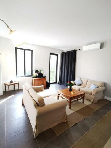 Villa Bagatelle Carqueiranne With Its Pool