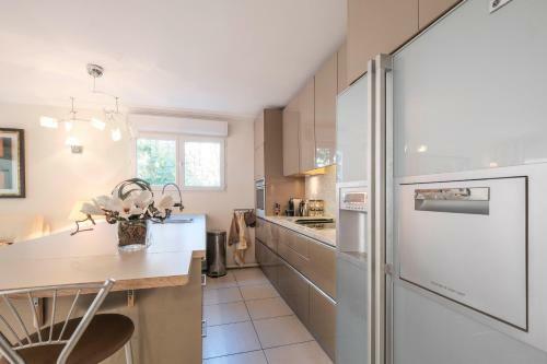 Pleasant 2 Bedroom Apartment With Pool