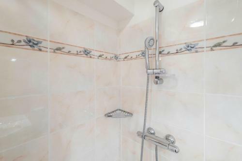 Pleasant 2 Bedroom Apartment With Pool