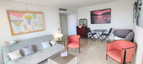Fully Equipped Apartment With Large Terrace Lounge Area
