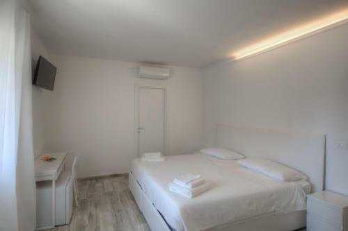 Hostal Rione San Carlo