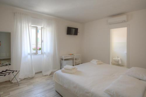 Hostal Rione San Carlo