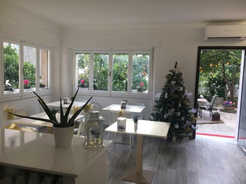 Hostal Rione San Carlo