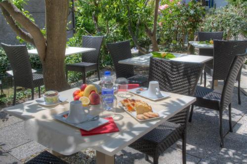 Hostal Rione San Carlo