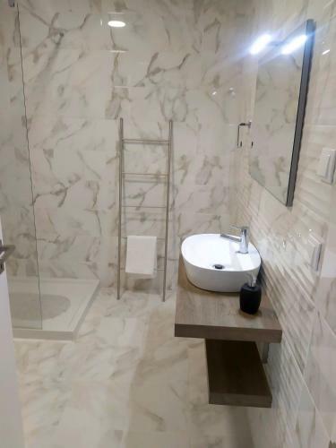 Quartos Com Wc Privado Em Moradia Com Piscina Em Loures