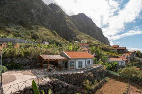 A Hideaway By The Sea Casa Da Rocha De Baixo