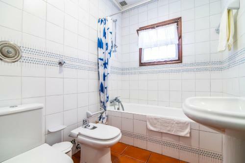 Casa Do Pinheiro With Shared Swimming Pool