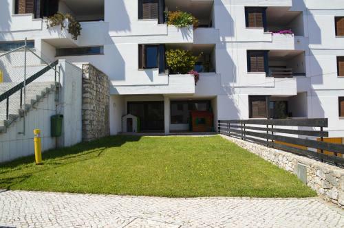 Amazing Beach & Pool Apartment With Garden