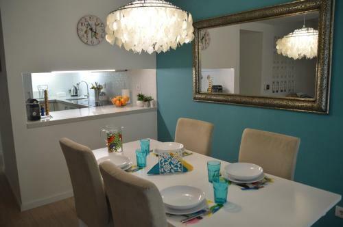 Amazing Beach & Pool Apartment With Garden