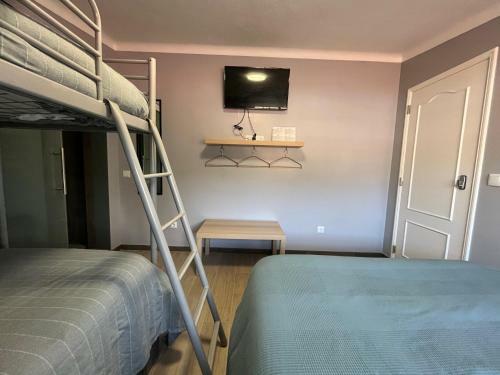 Sun House - Near Sintra - Triple Rooms - Kitchen - Pool
