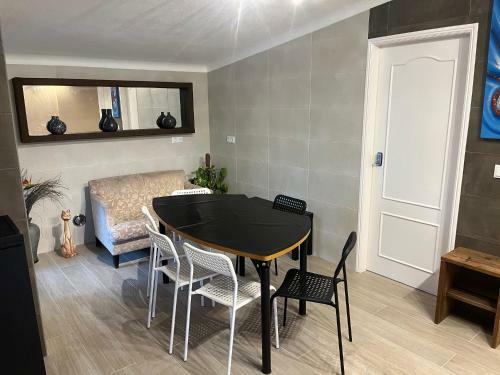 Sun House - Near Sintra - Triple Rooms - Kitchen - Pool