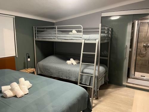 Sun House - Near Sintra - Triple Rooms - Kitchen - Pool