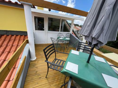 Sun House - Near Sintra - Triple Rooms - Kitchen - Pool
