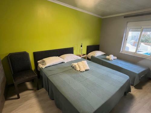 Sun House - Near Sintra - Triple Rooms - Kitchen - Pool