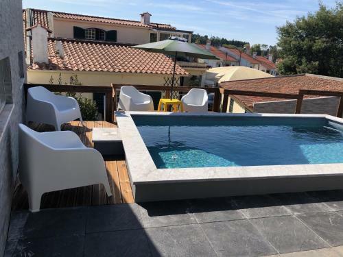 Sun House - Near Sintra - Triple Rooms - Kitchen - Pool