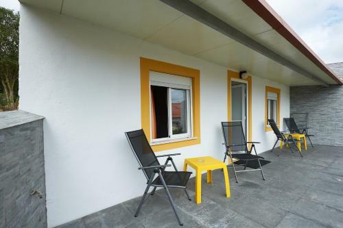 Sun House - Near Sintra - Triple Rooms - Kitchen - Pool