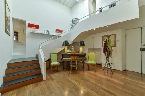 An Amazing Apartment In Oltrarno