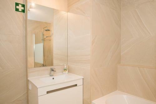Two Bedroom Stylish Central Tavira Apartment.