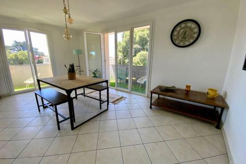 Apartamento Le Castelnauvien - 3 Chambres Avec Parking !