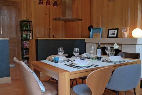 Hostal Maison De Ma�tre Elegia