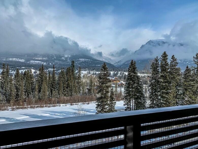 Aparthotel Spring Creek Vacations - Rundle Cliffs Lodge
