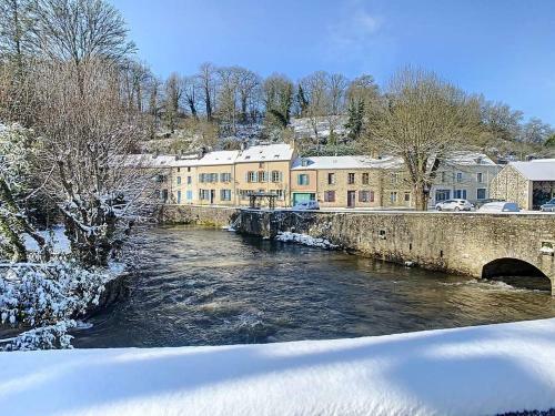 Bed & Breakfast Chailland Home With A View
