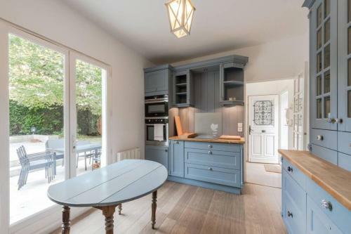 Villa Standing Cottage In Disneyland