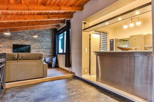 Splendide Maison De 330m Avec Piscine Interieure