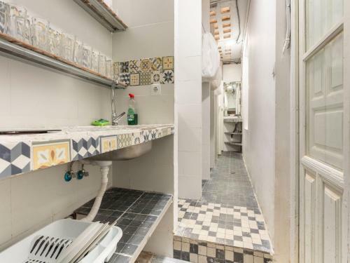Spacious Apartment In Granada Near The Centre