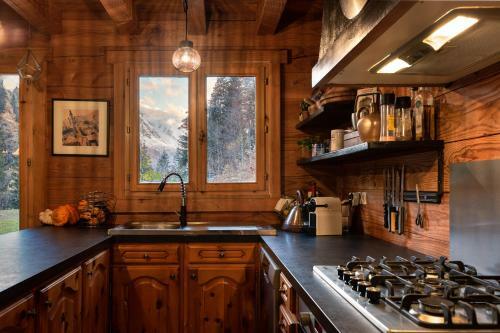 Chalet In The Woods With Mont Blanc View + Fireplace