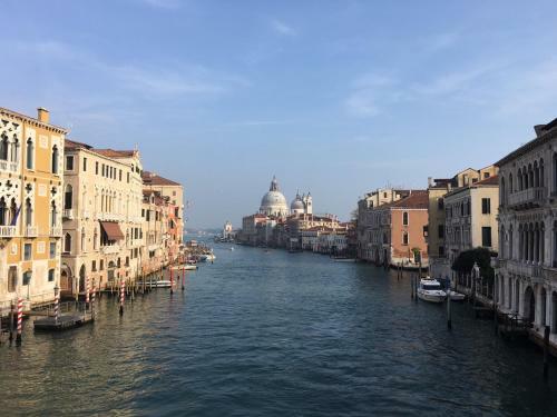 Hostal Fly To Venice Home