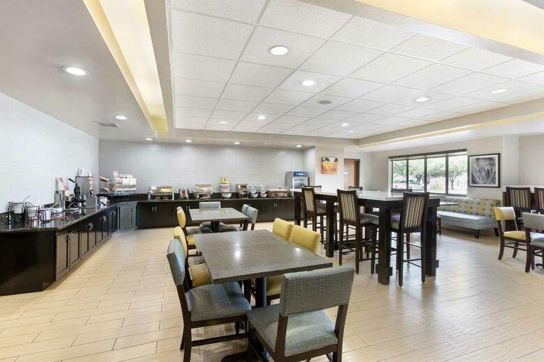 Hotel Comfort Inn And Suites Surprise