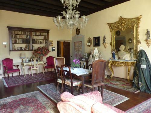 Villa Would You Like To Live Like A King/princess ?