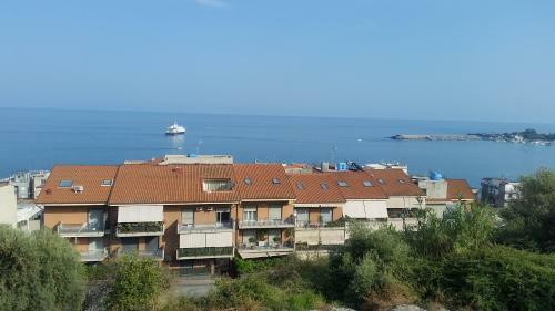 Baia Giardini Apartments