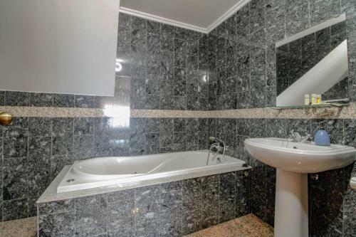 Vila Lucia - House With Sea View And Barbecue