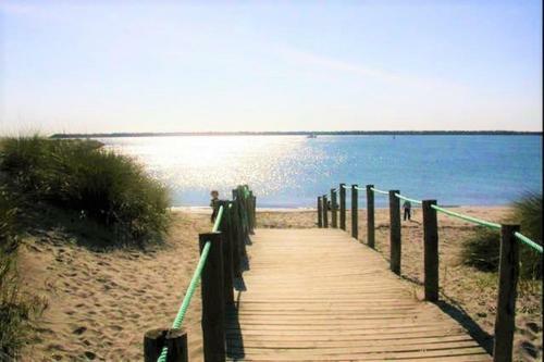 Apartamento The Sea Spot - Beach Vacations With Transfer!