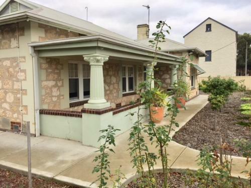 Bed & Breakfast Macdonnell House Naracoorte