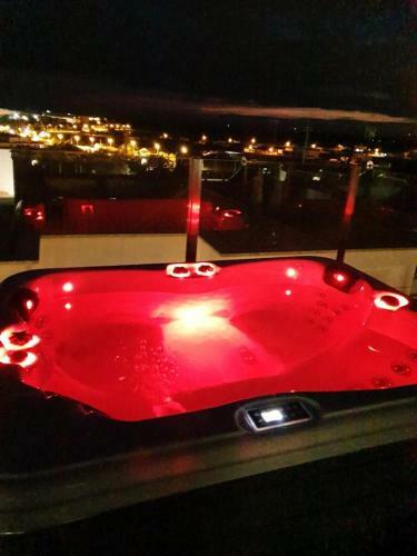 Home Encosta Dos Salgados By Bedzy - Private Jacuzzi