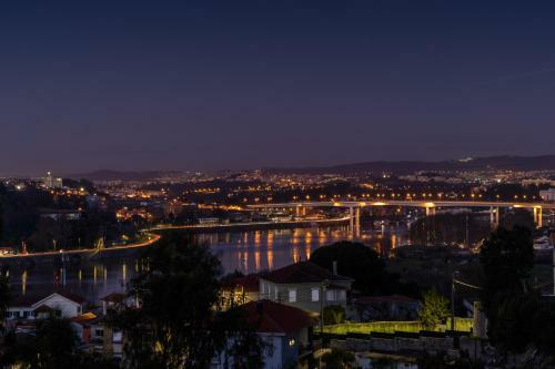 Luxurious Impressive Apartment - Balcony And Pool
