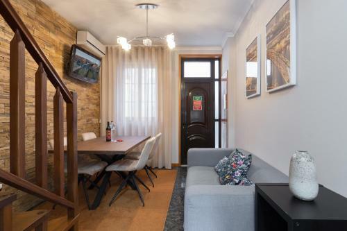 Lovely & Cozy House - Prime Location