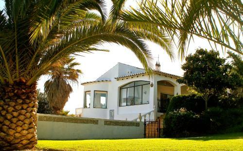 Villa Serra & Mar Country Beach House