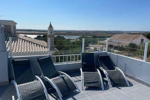 Spacious Villa. Large Rooftop. 4 Bedroom Sleeps 8