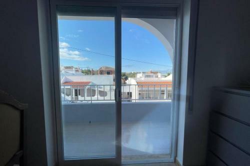 Spacious Villa. Large Rooftop. 4 Bedroom Sleeps 8