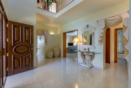 Villa With Garden And Pool
