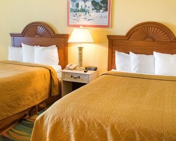 Hotel Surfside Oceanfront Inn & Suites