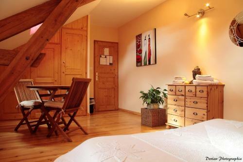 Bed & Breakfast La Pierre Trou�e Chambre D'h�tes