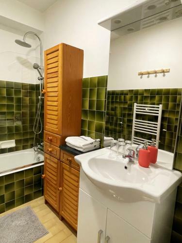 Apartamento 2 Comfortable Studios Of 2-4 Persons Each In Chatel Center