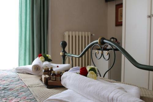 Hostal Residenza Le Terrazze Di Gualdo Rent Rooms