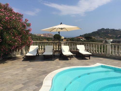 Villa Con Piscina A Imperia, Italy
